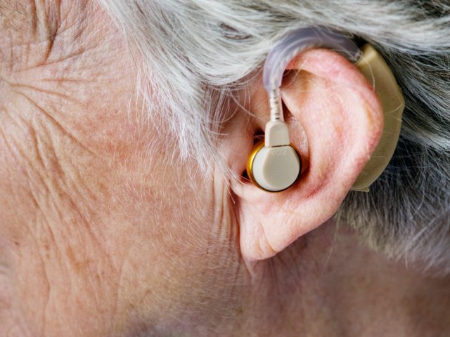 Rechargeable vs Battery? Which Digital Hearing Aid is the Winner?